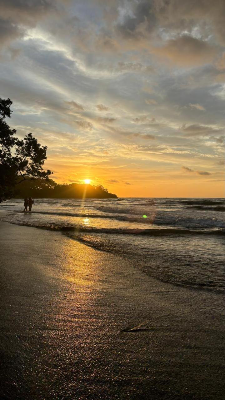 Tamarindo Beach, Prime Location, Fantastic Watersalt Pool & Cold Plunge, Family & Friends Exterior foto